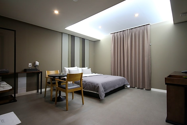 Bedroom 3, Busan Station Dino Hotel, Dong