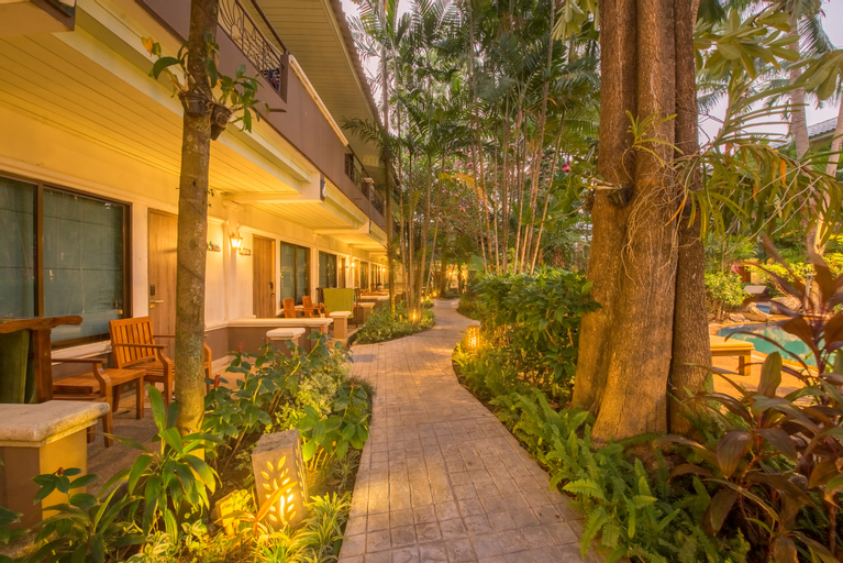 Exterior & Views 30