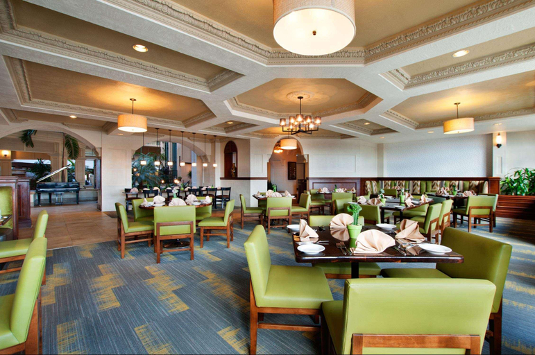 Food & Drinks 5, Embassy Suites Dallas - DFW International Aprt, Irving