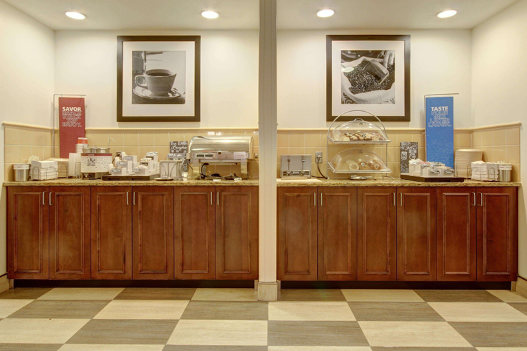 Public Area 2, Hampton Inn & Suites Alexandria, Douglas