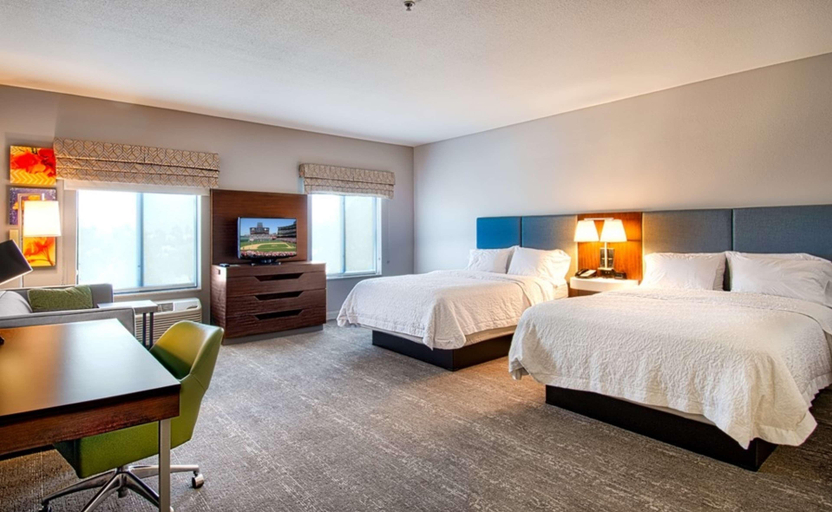 Bedroom 3, Hampton Inn & Suites Hemet, Riverside