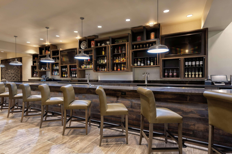 Food & Drinks 5, Embassy Suites by Hilton Tulsa I-44, Tulsa