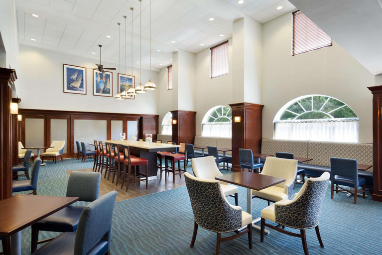 Food & Drinks 5, Hampton Inn & Suites Newport Middletown, Newport