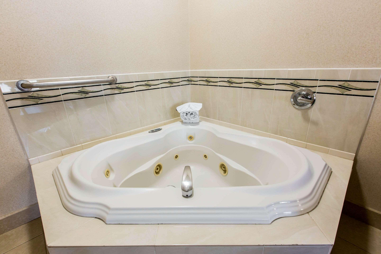 Bathroom 4, Comfort Suites Redlands, San Bernardino