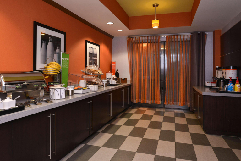 Food & Drinks 5, Hampton Inn Springfield, Clark