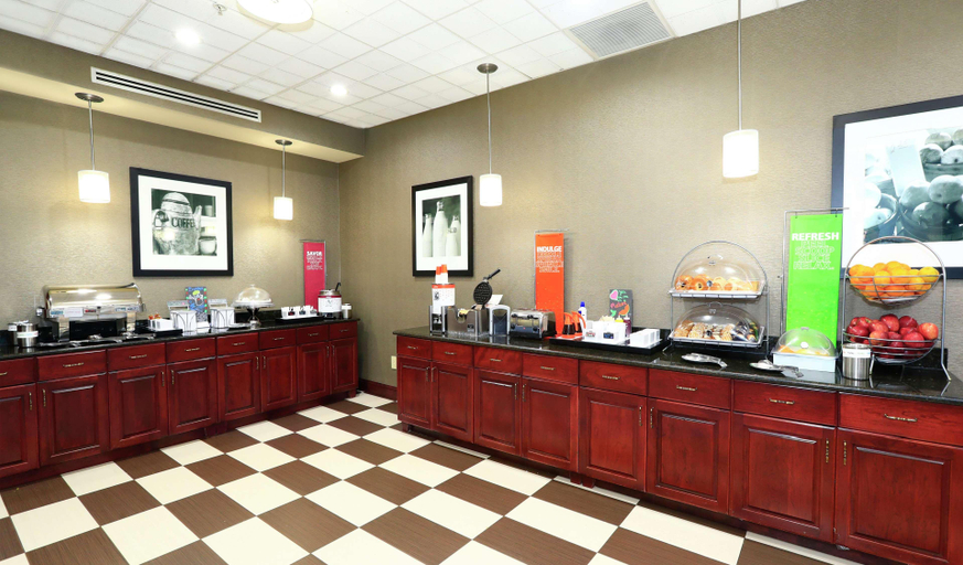 Food & Drinks 5, Hampton Inn & Suites Lamar, Clinton