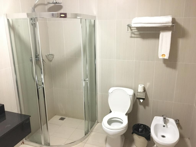 Bathroom 3, Gs Plaza Hotel, Accra