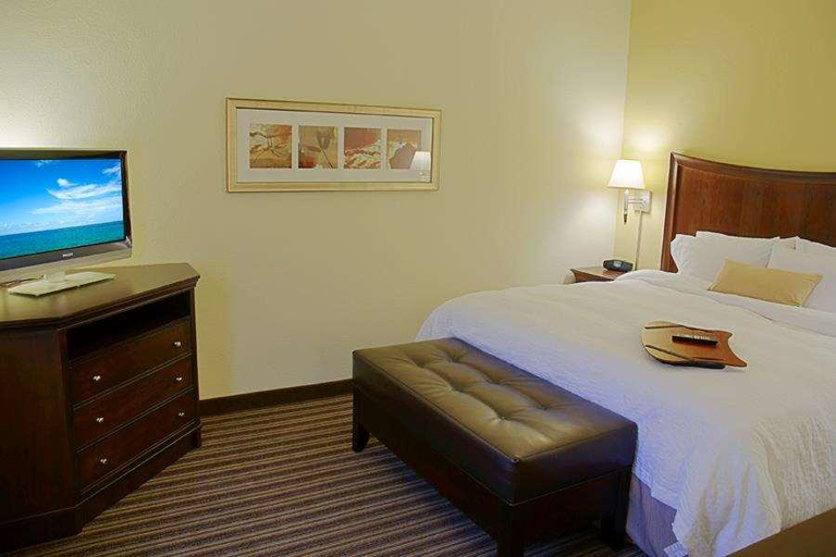 Bedroom 3, Hampton Inn Gainesville-Haymarket, Prince William