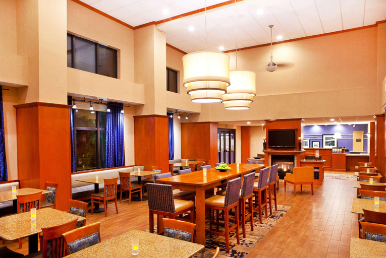 Food & Drinks 5, Hampton Inn & Suites Providence/Smithfield, Providence