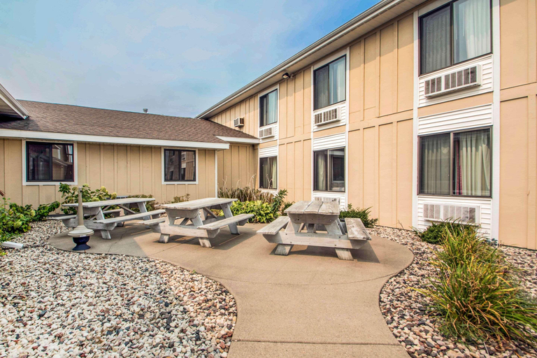 Exterior & Views 2, Red Roof Inn & Suites Tomah, Monroe