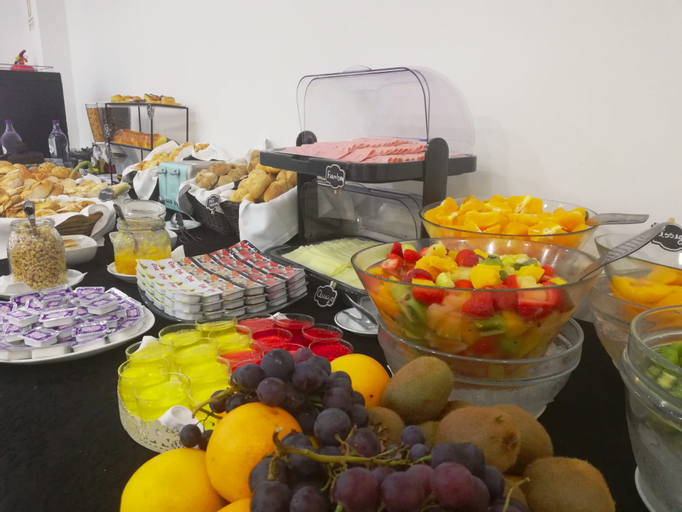 Food & Drinks 15