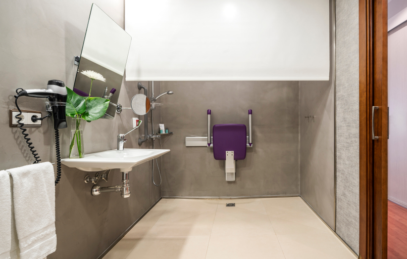 Bathroom 5, Hotel ILUNION Malaga, Málaga