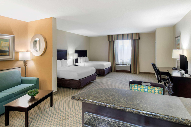 Bedroom 3, Rodeway Inn & Suites Hillsboro, Hill