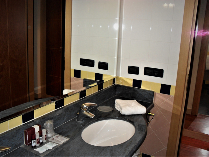 Bathroom 5, Hotel Eurocongressi, Verona