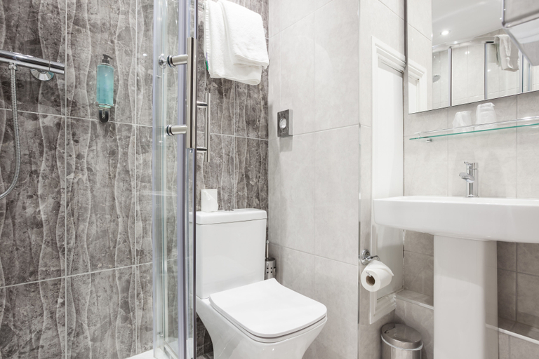 Bathroom 4, Dublin Central Inn, Dublin