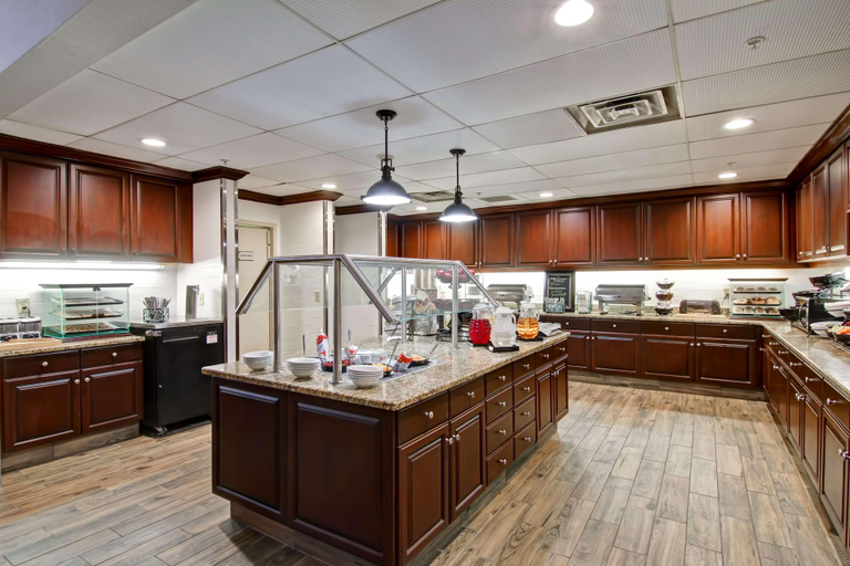 Food & Drinks 5, Homewood Suites by Hilton Newark-Cranford, Union