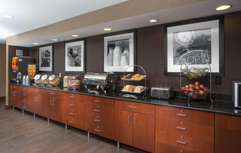 Food & Drinks 5, Hampton Inn St. Joseph, Buchanan