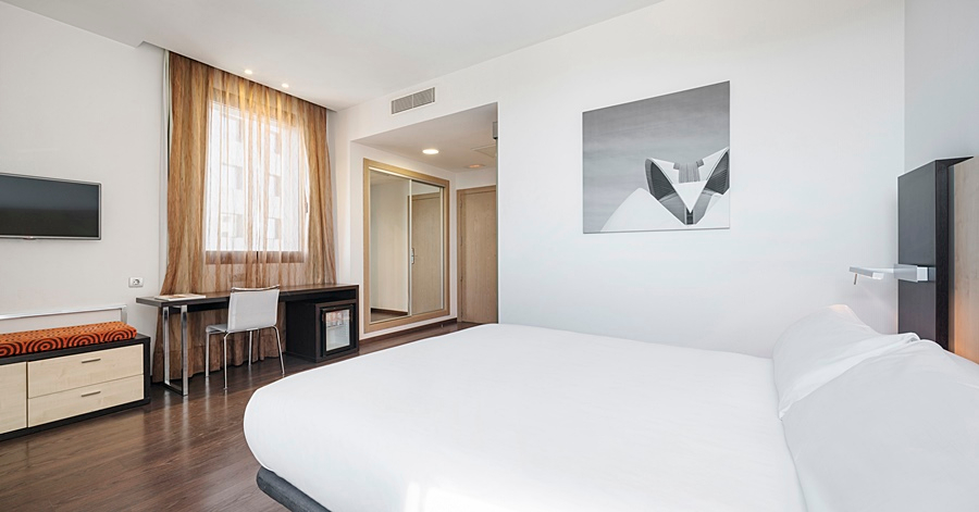 Bedroom 3, Hotel ILUNION Aqua 4, Valencia