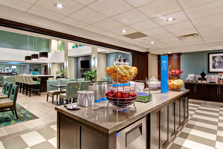 Food & Drinks 5, Hampton Inn by Hilton Sudbury, Greater Sudbury