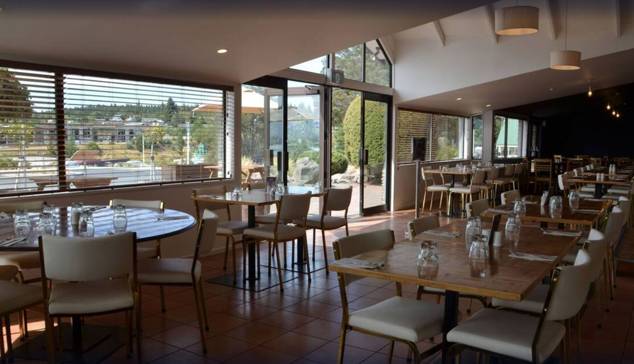 Food & Drinks 5, The Godley Hotel, Mackenzie