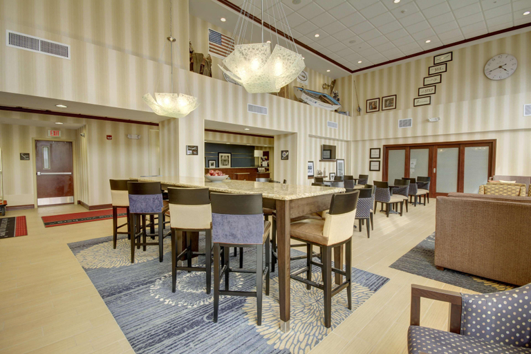 Food & Drinks 5, Hampton Inn & Suites Alexandria, Douglas