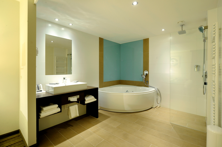 Bathroom 4, Van der Valk Hotel Charleroi Airport, Hainaut