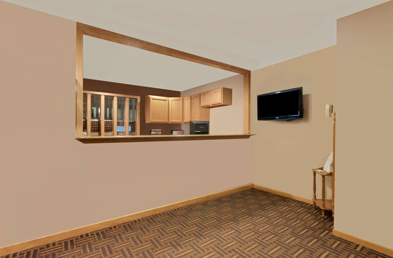 Public Area, Super 8 by Wyndham Spearfish, Lawrence