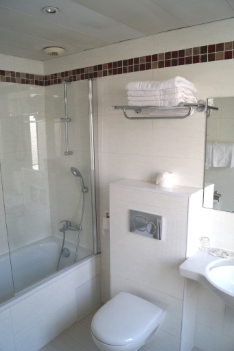 Bathroom 5, Hôtel Havane, Paris