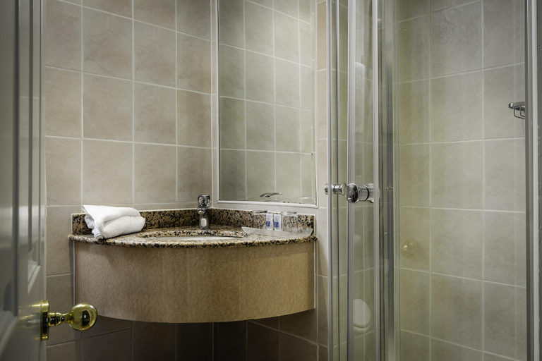 Bathroom 4, Henry VIII, London