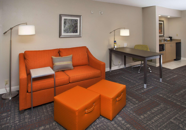 Public Area 3, Hampton Inn & Suites Valdosta/Conference Center, Lowndes