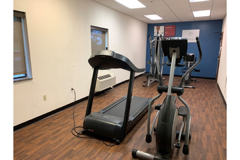 Sport & Beauty 5, Extended Stay America Suites- Buffalo - Airport, Erie