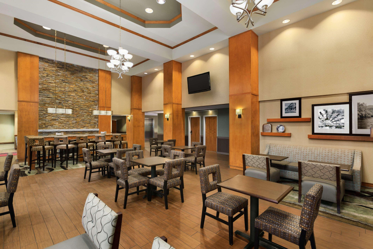 Food & Drinks 5, Hampton Inn & Suites Manchester-Bedford, Hillsborough