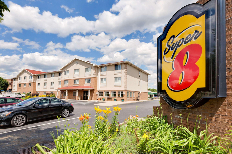 Super 8 by Wyndham Akron S/Green/Uniontown OH, Summit