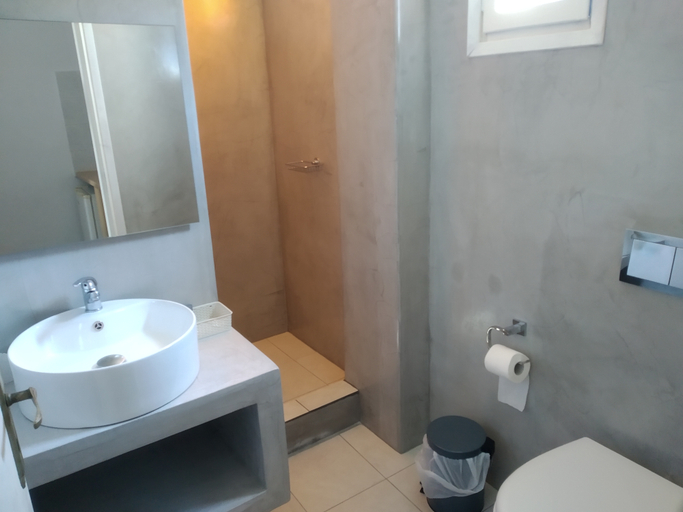 Bathroom 4, Skala, South Aegean