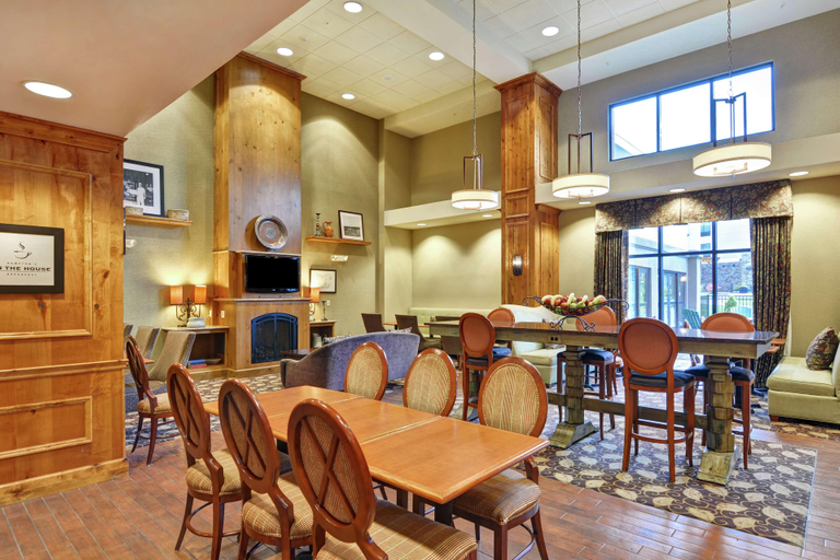Public Area 2, Hampton Inn and Suites New Hartford/Utica, Oneida