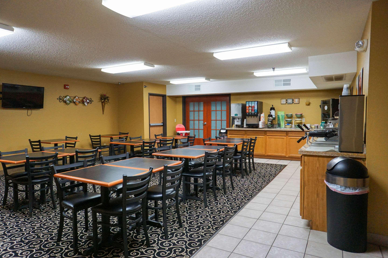 Food & Drinks 5, Quality InnSuites Watertown Prairie Lakes IceArena, Codington