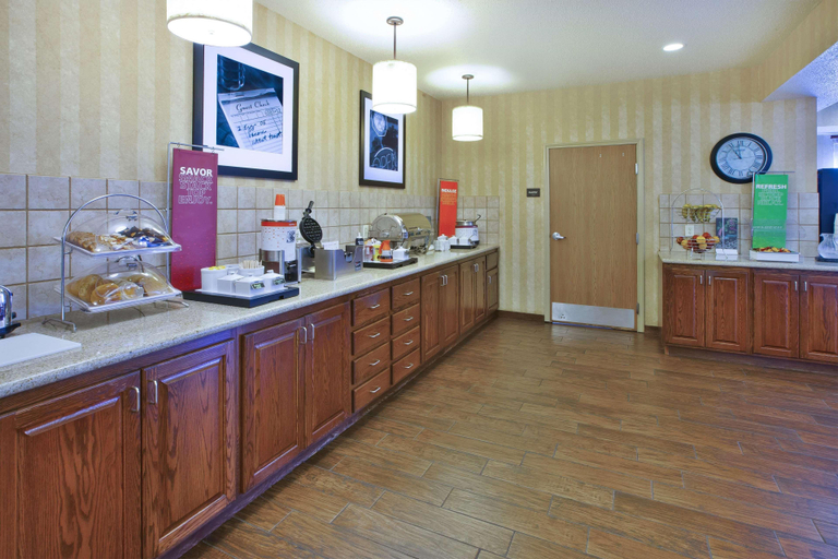 Food & Drinks, Hampton Inn Pittsburgh Area Beaver Valley CenterTownship, Beaver