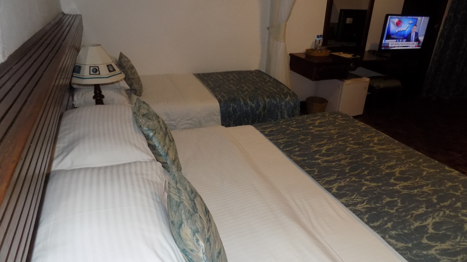 Bedroom 3, Travellers Beach Hotel & Club, Kisauni