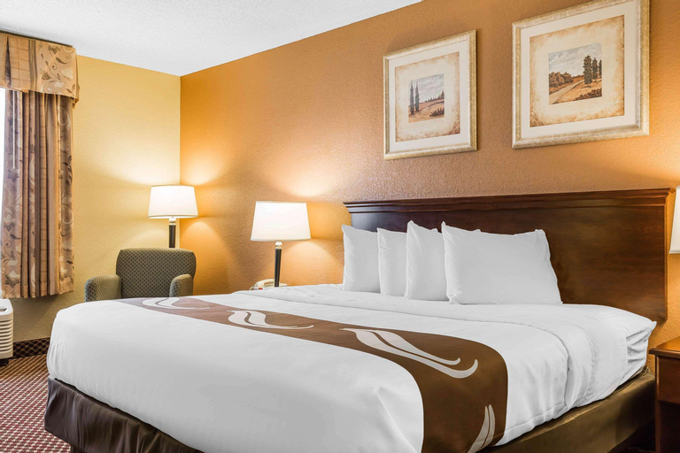 Bedroom 3, Quality Inn & Suites Bloomington University Area, McLean