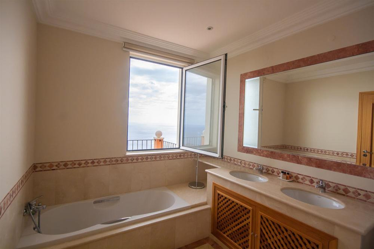 Bathroom 4, Palheiro Village, Funchal