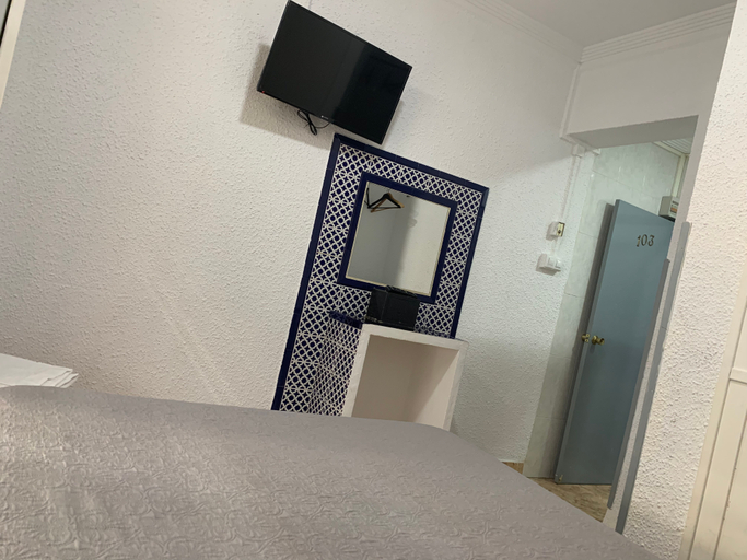 Bathroom 4, Hostal Alcobia, Sevilla