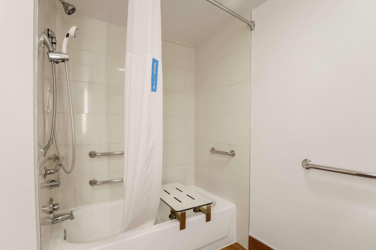 Bathroom 4, Hampton Inn & Suites Austin-Downtown/Convention Ce, Travis