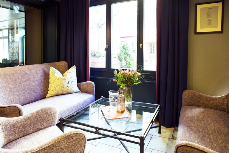 Exterior & Views 24