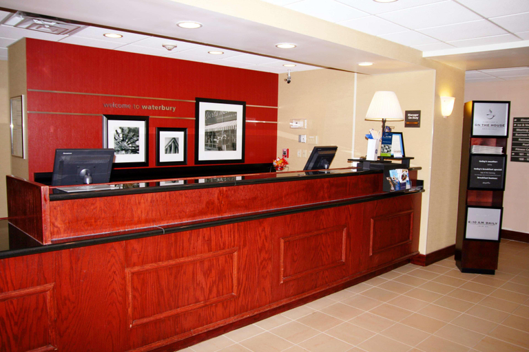 Public Area 2, Hampton Inn Waterbury, New Haven