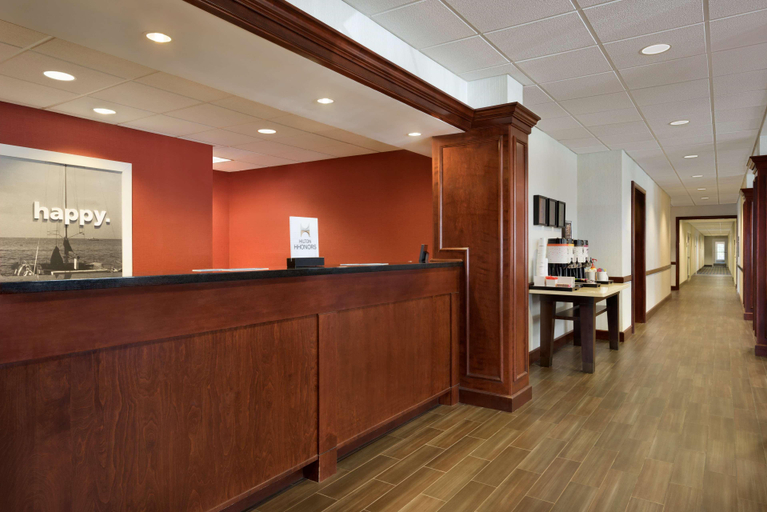 Public Area 2, Hampton Inn & Suites Newport Middletown, Newport