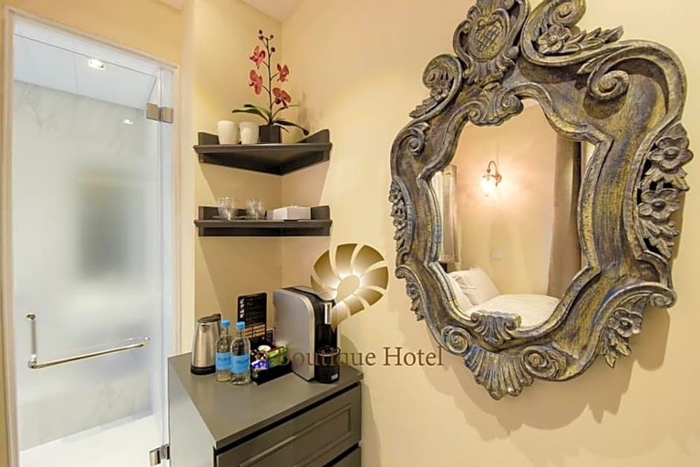 Bathroom 4, 9 Boutique Hotel, Hong Kong Island
