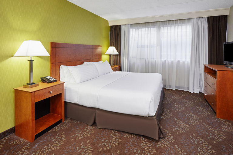 Bedroom 3, Delta Hotels by Marriott Chicago Matteson, Cook