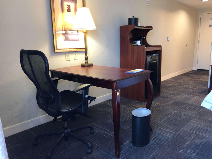 Bedroom 3, Hampton Inn & Suites Norfolk-Airport , Norfolk