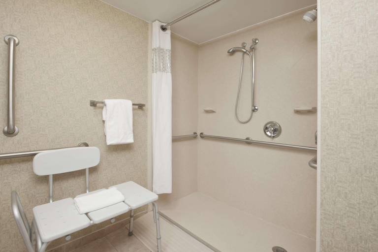 Bathroom 4, Hampton Inn Indianapolis-N.E./Castleton, Indianapolis