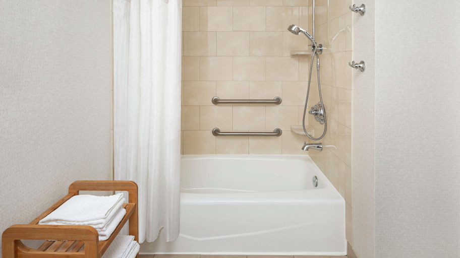 Bathroom 5, DoubleTree by Hilton Raleigh Durham Aprt Research, Durham